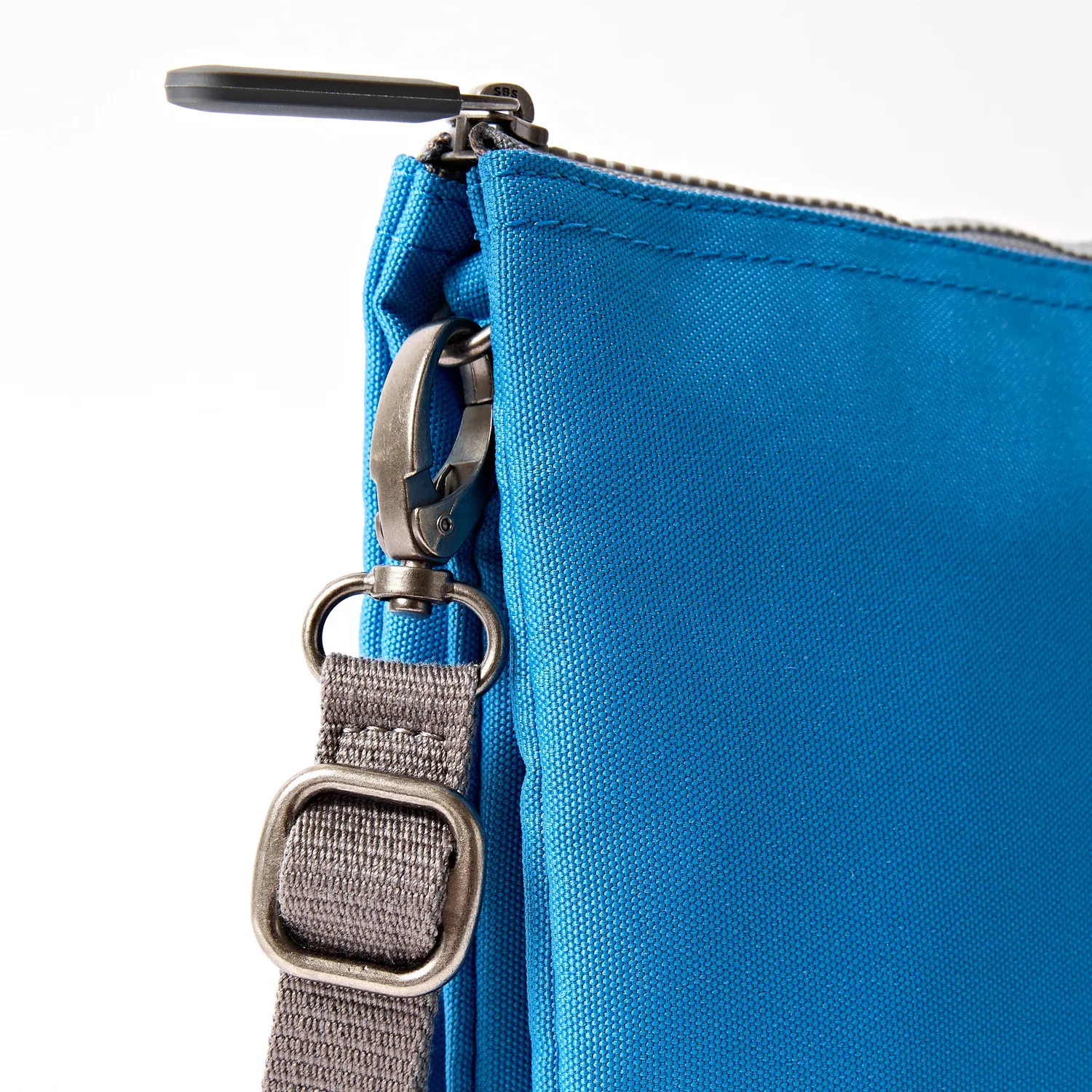 Roka London Carnaby crossbody XL malibu blue kort