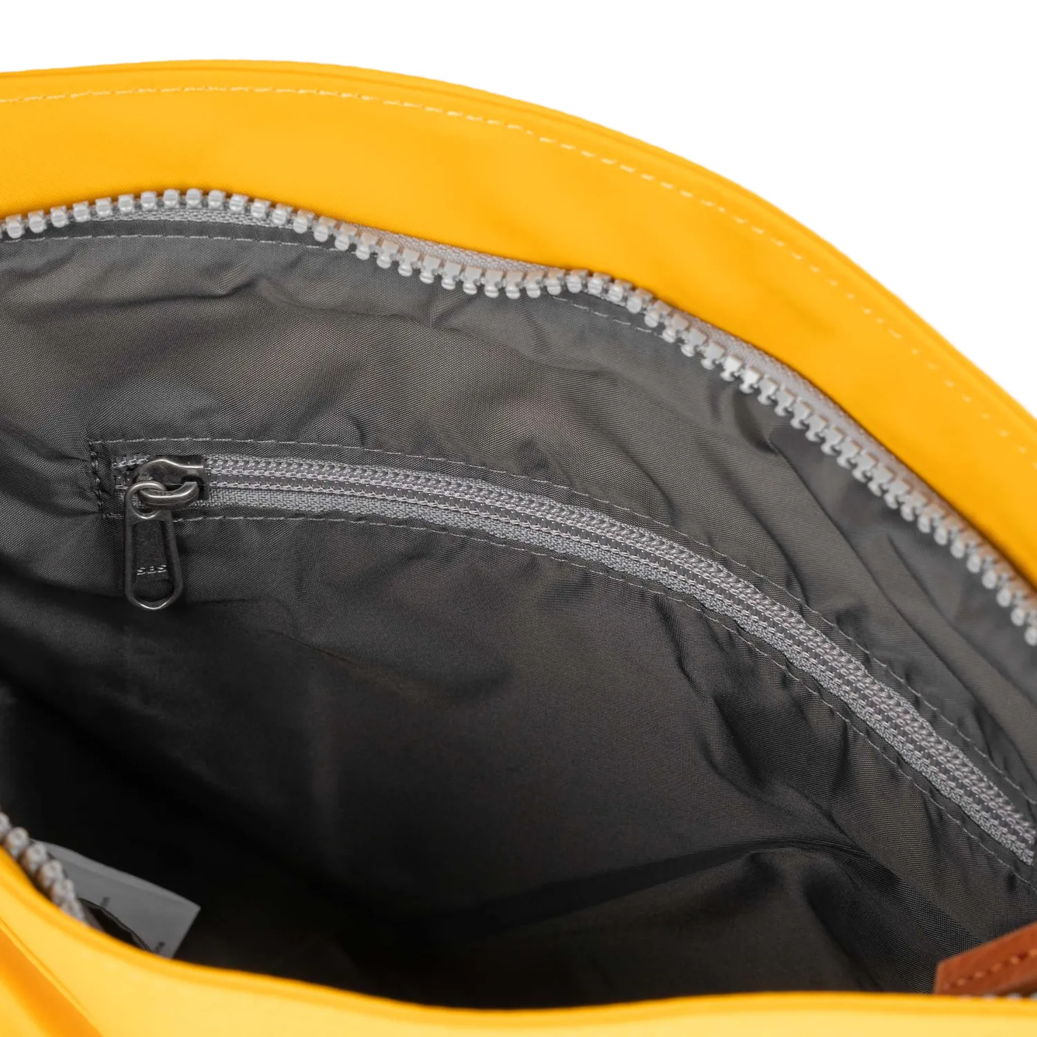 Roka London Kennington crossbody taske saffron medium