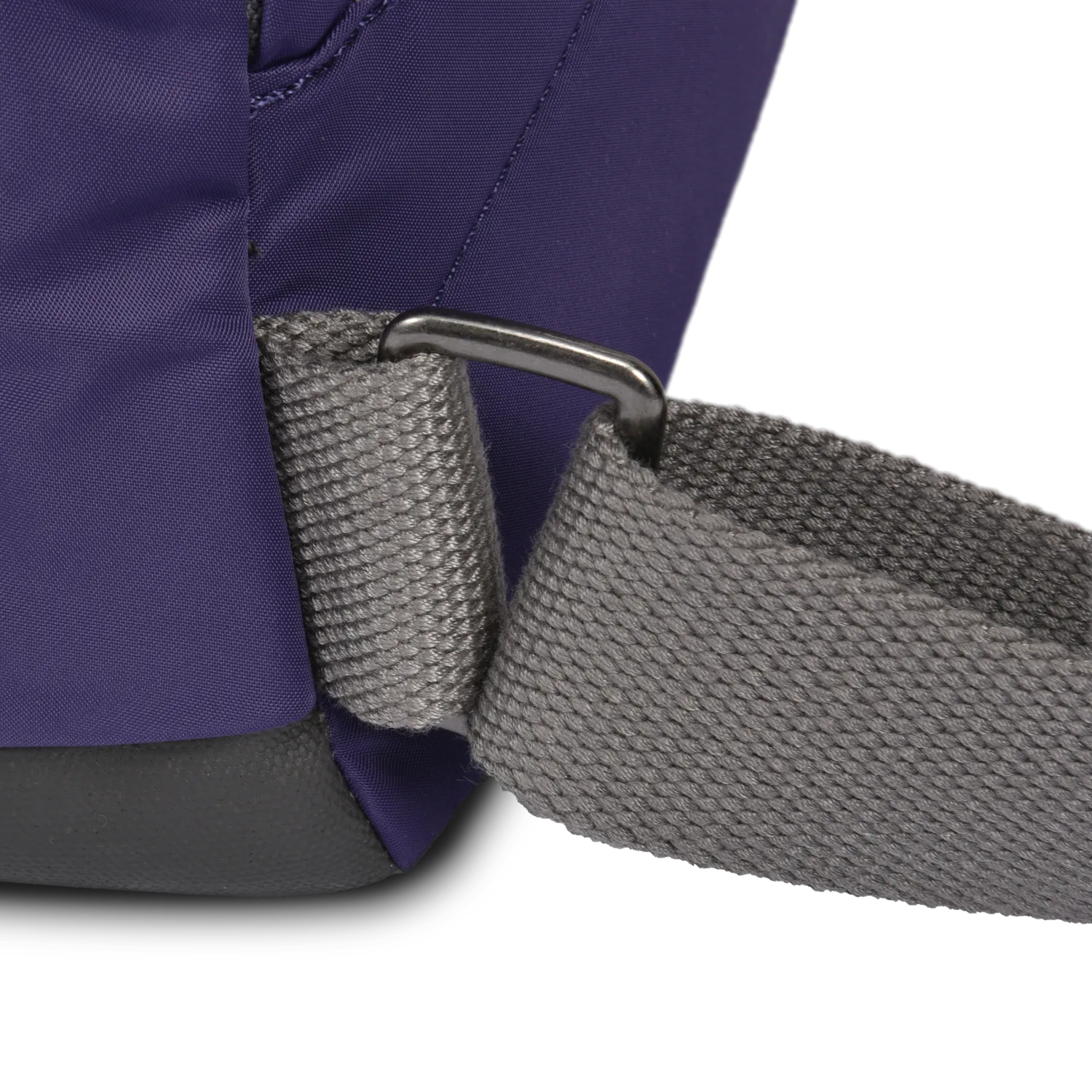 Roka London Canfield Roll Top rygsæk Mulberry Medium vejrbestandig