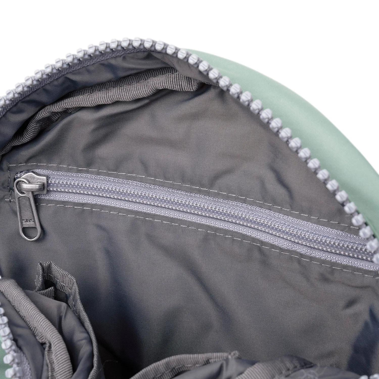 Roka Paddington crossbody taske Small frost rund