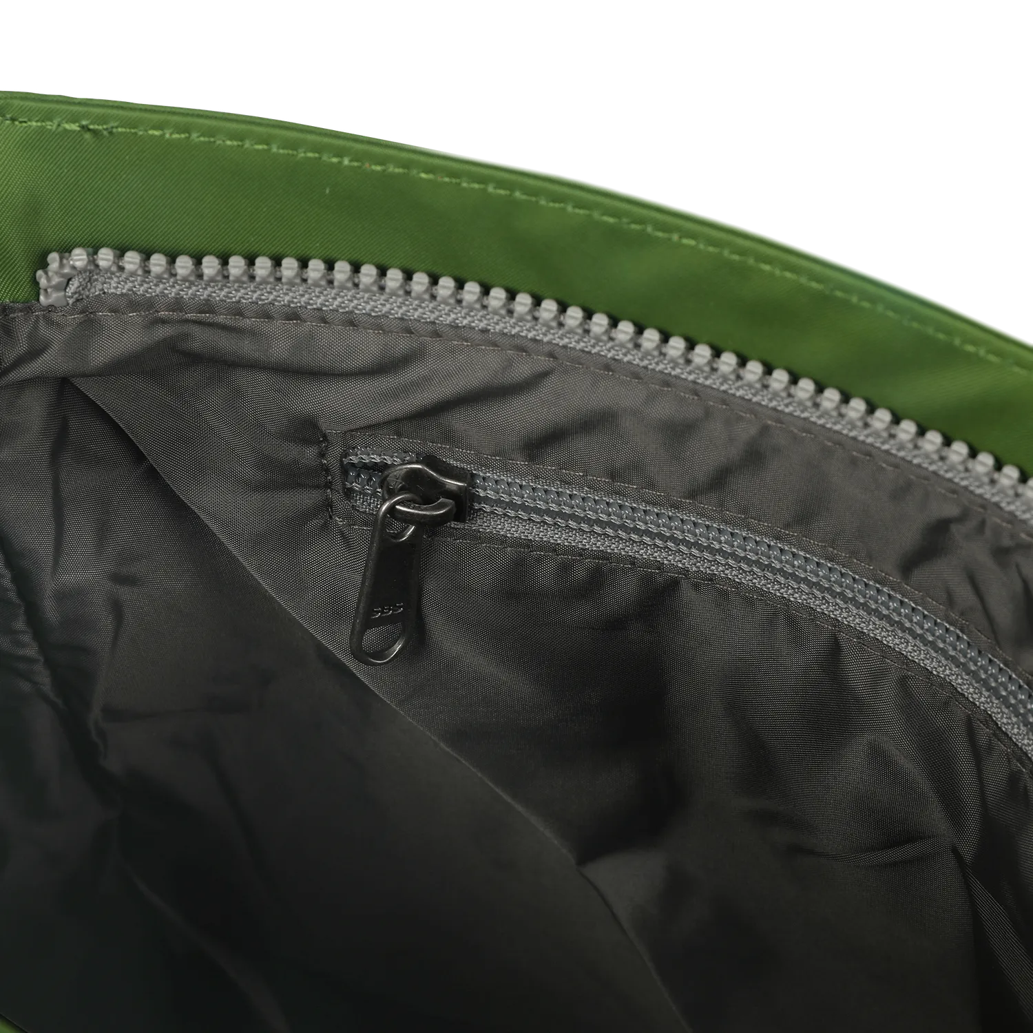 Roka London Kennington crossbody taske Avocado Medium struktureret