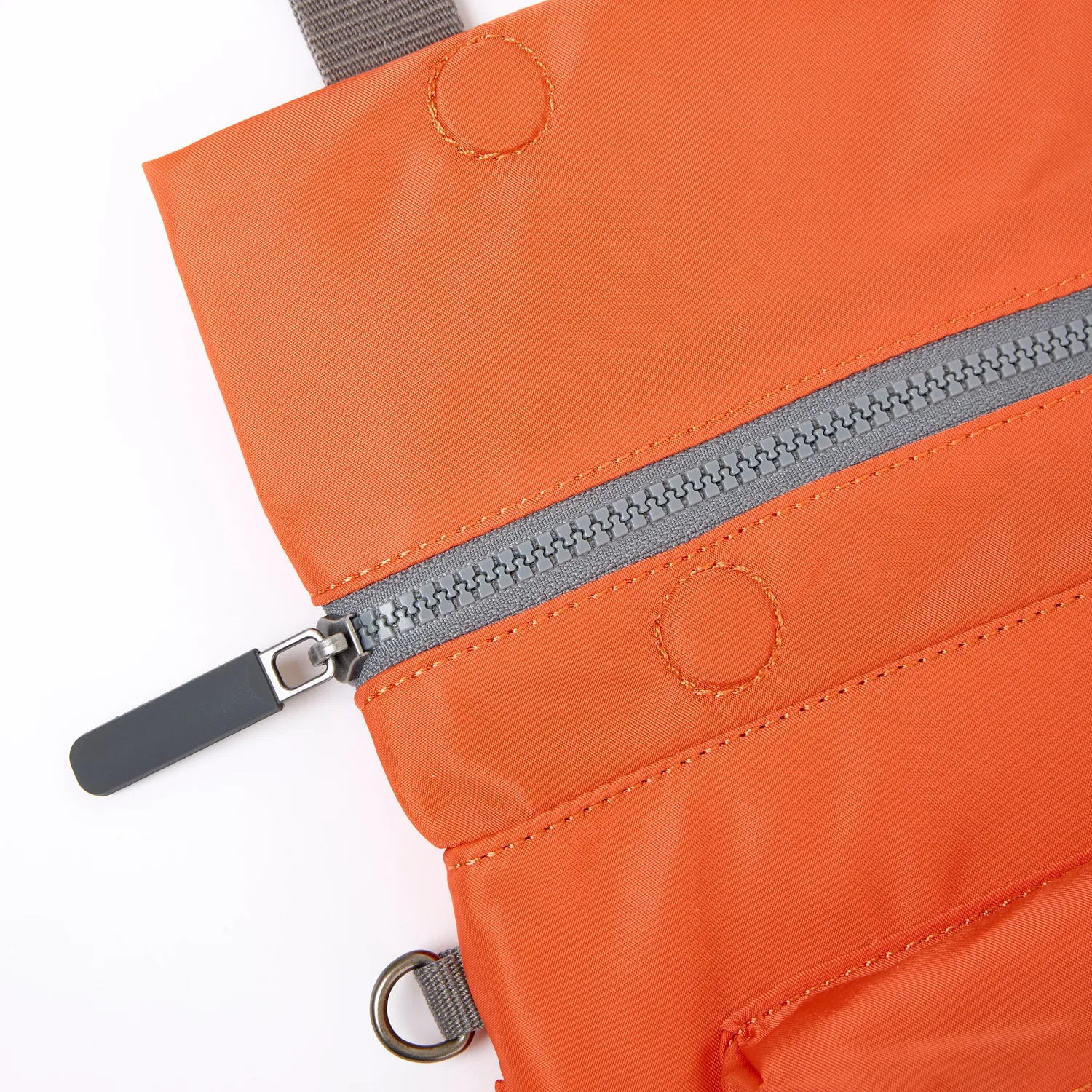 Roka London Stratford L crossbody taske Firecracker roll-top