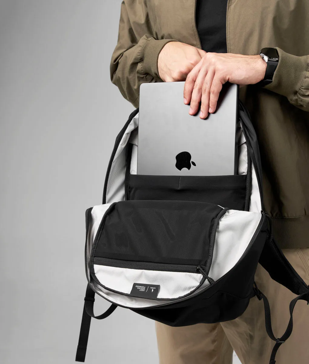 Alpaka Essential Backpack Pro 22L rygsæk sort