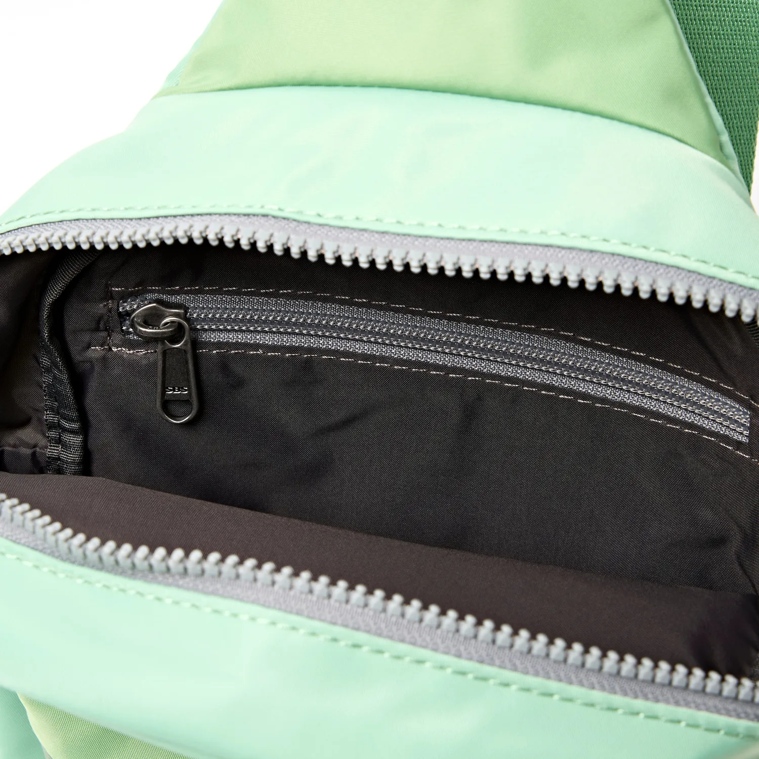Roka London Willesden sling taske Green Tonal Large