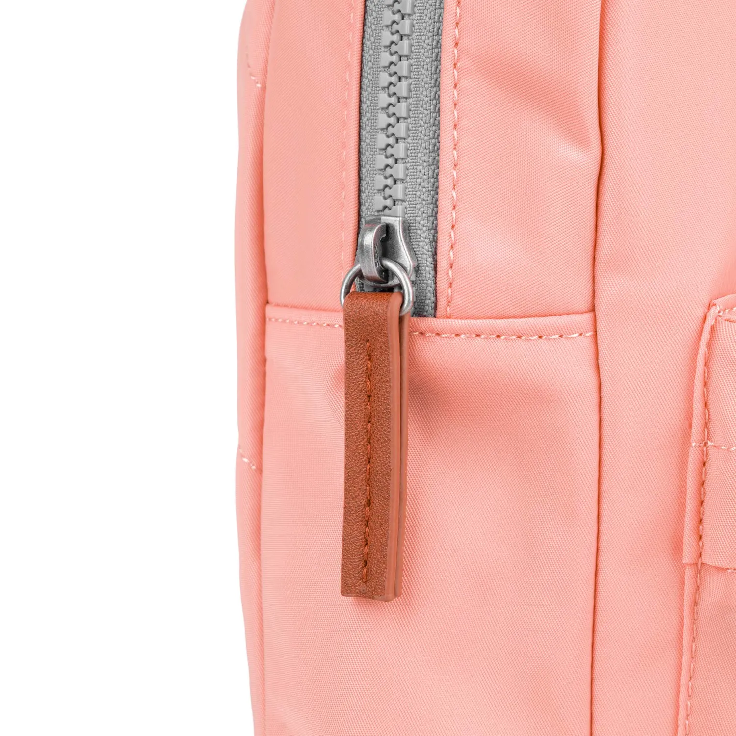 Roka London Willesden Sling taske Punch Large vegansk