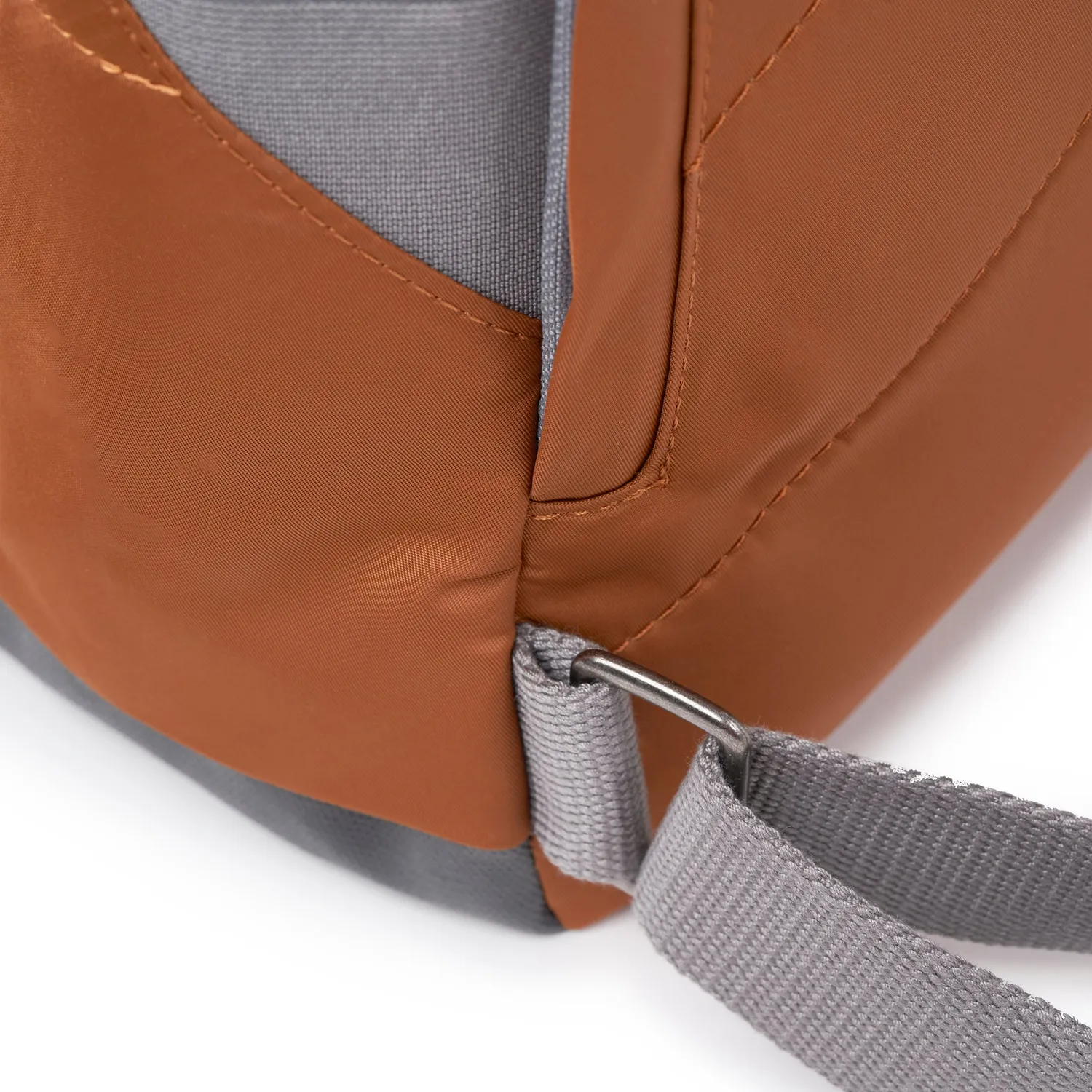 Roka London Canfield rygsæk brun medium 16,4 liter