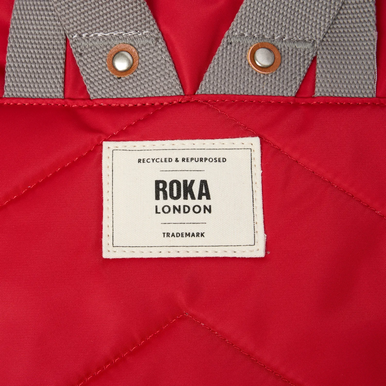 Roka London Camden J rygsæk Medium rødstribet 14,5L
