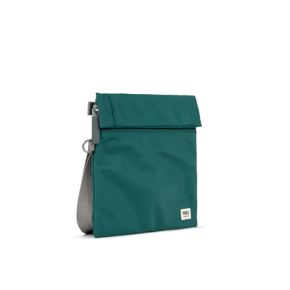 Roka London Stratford crossbody taske Teal vejrbestandig