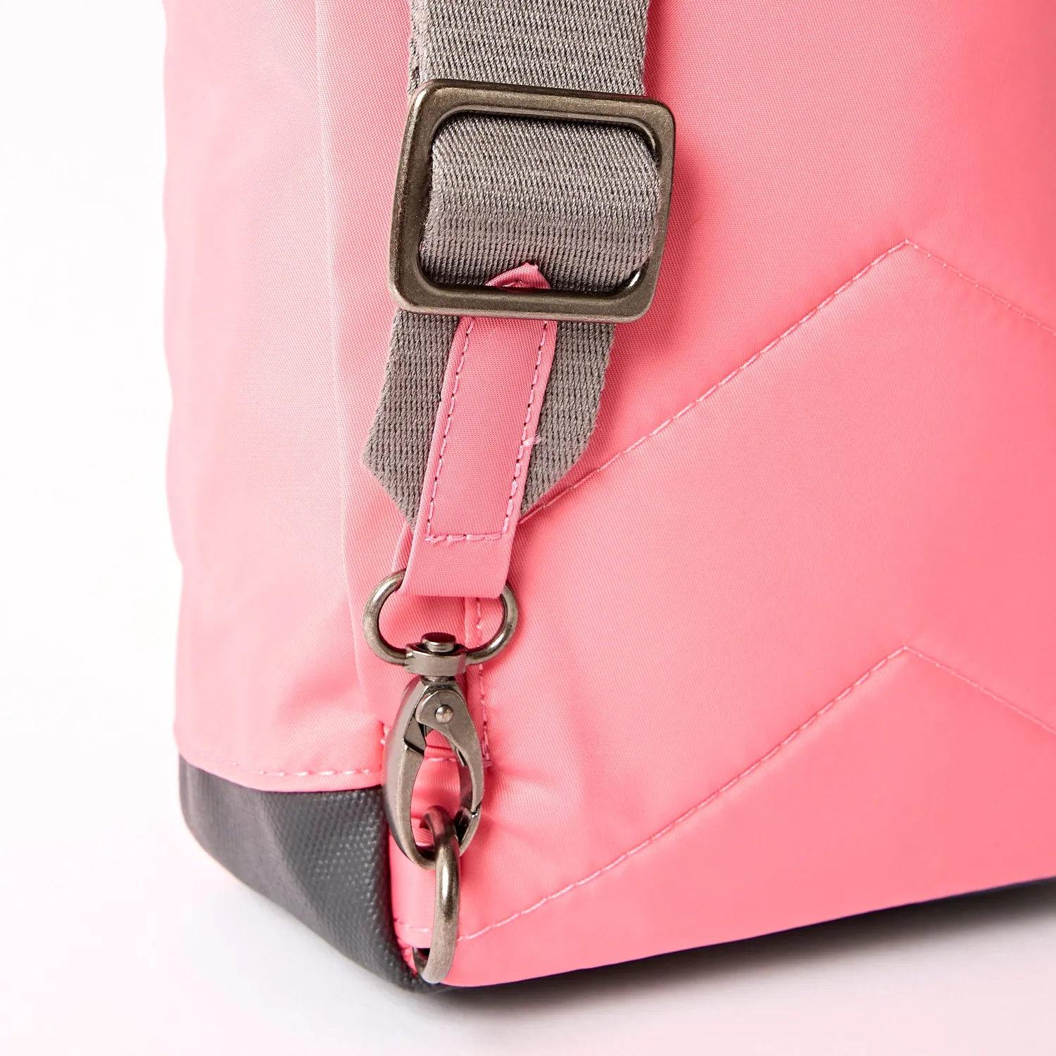 Roka London Willesden Large crossbody taske pink lemonade vandafvisende