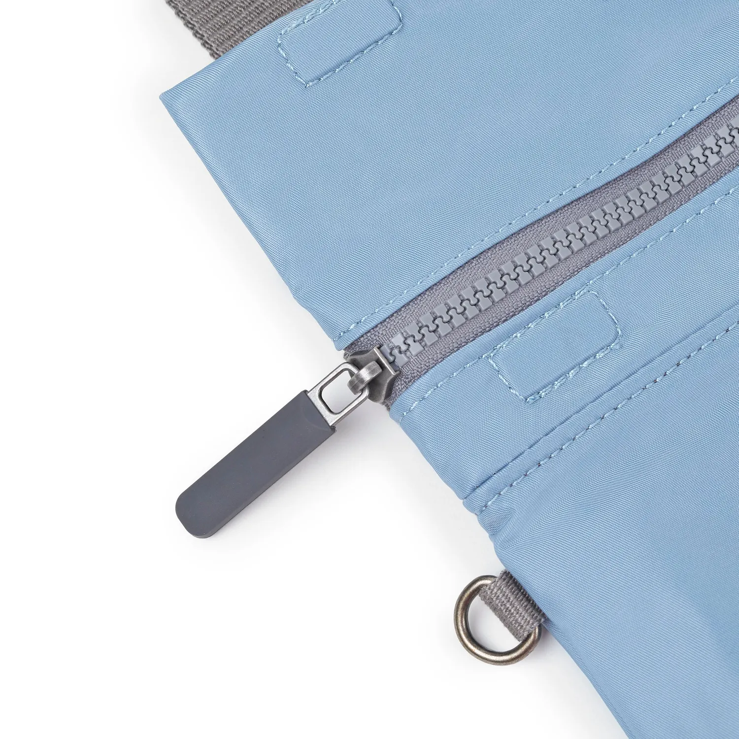 Roka London Stratford Small crossbody retro blue 0,5 liter