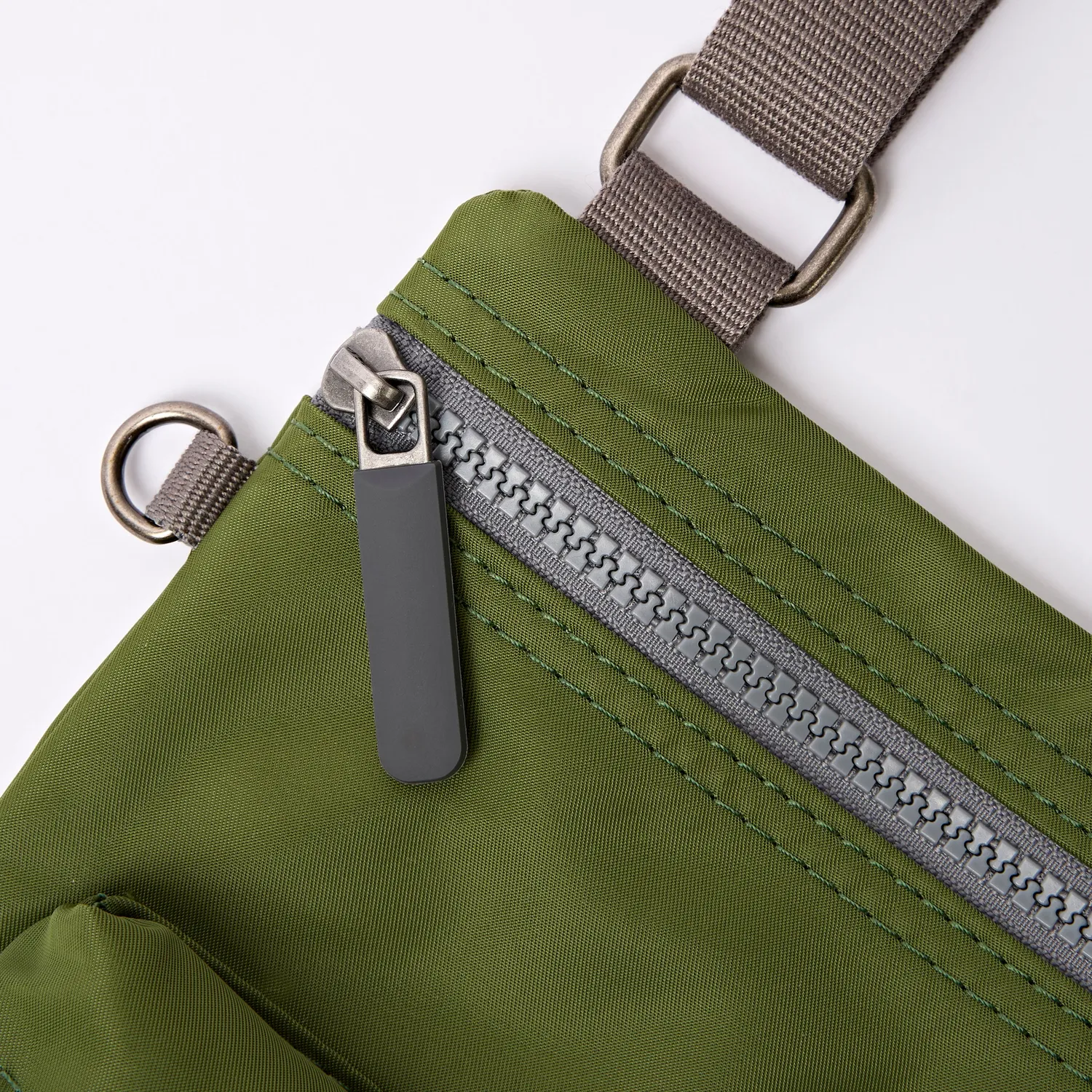 Roka London Chelsea B crossbody taske Medium avocado