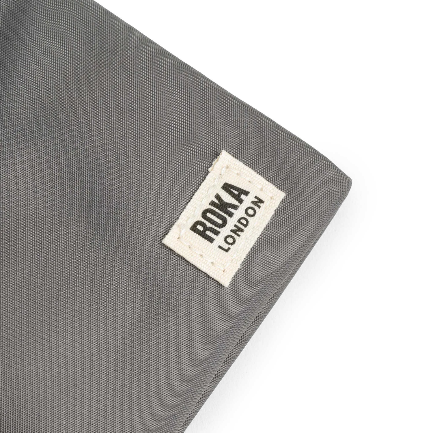 Roka London Chelsea Pocket sling taske Graphite XS mini