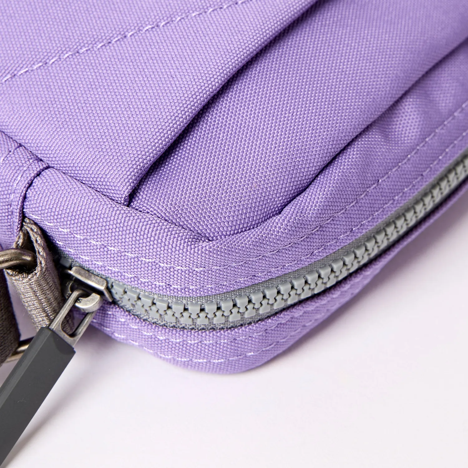 Roka London Bond Pocket crossbody taske Small Thistle Bloom