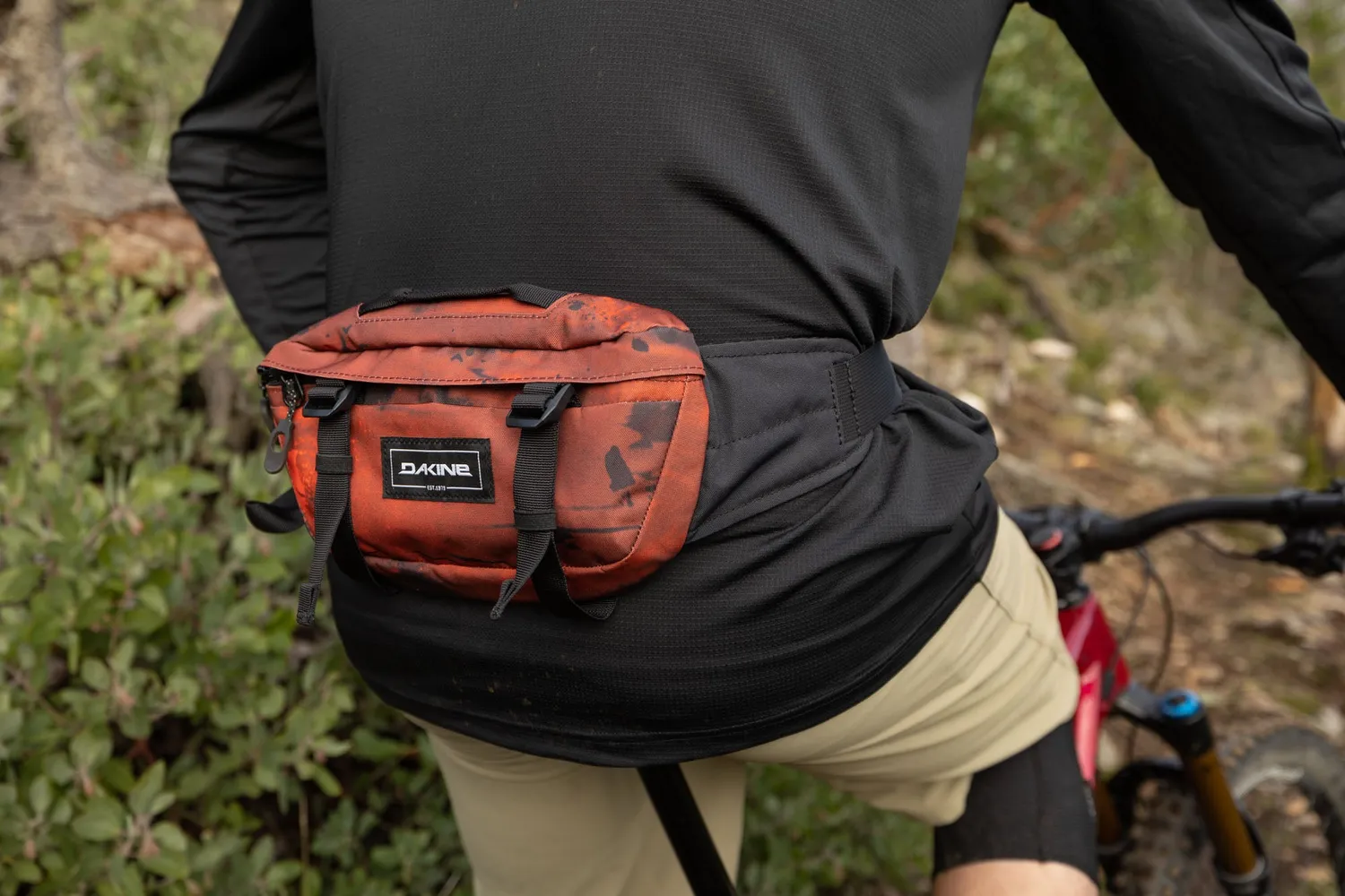 Dakine Hot Laps 1L hoftetaske sort 1 liter