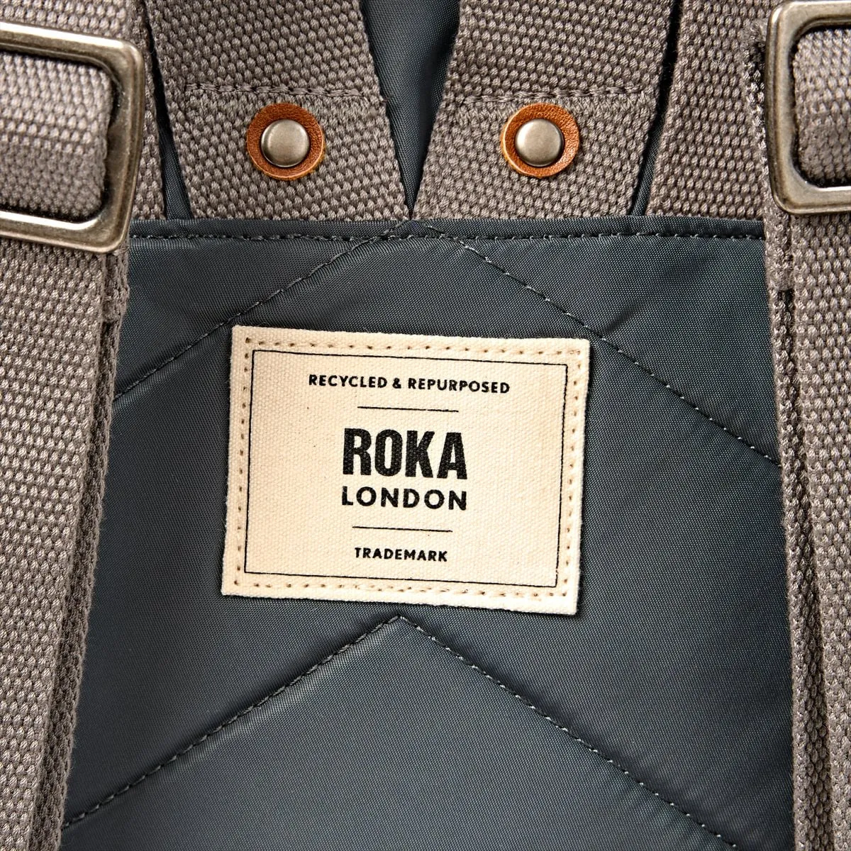 Roka London Canfield rygsæk Medium Beluga 16,4 liter