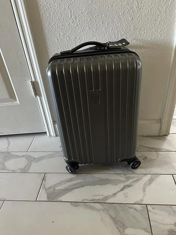 SWISSGEAR Ridge Carry-On Spinner kabinekuffert USB