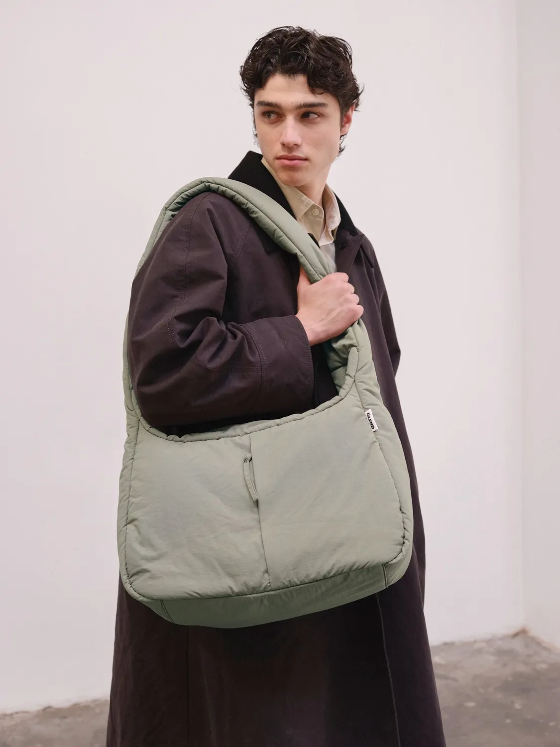Ölend Bruno crossbody taske rummelig polstret vandafvisende