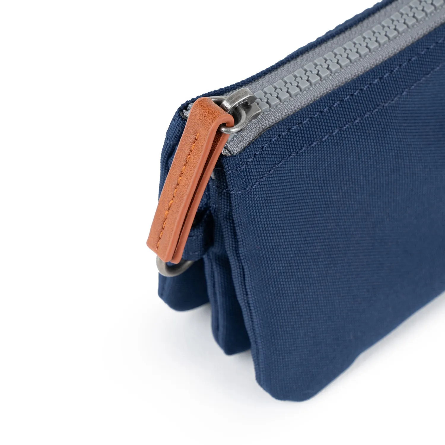 Roka London Carnaby pung Crisp Blue Small 0,2 liter