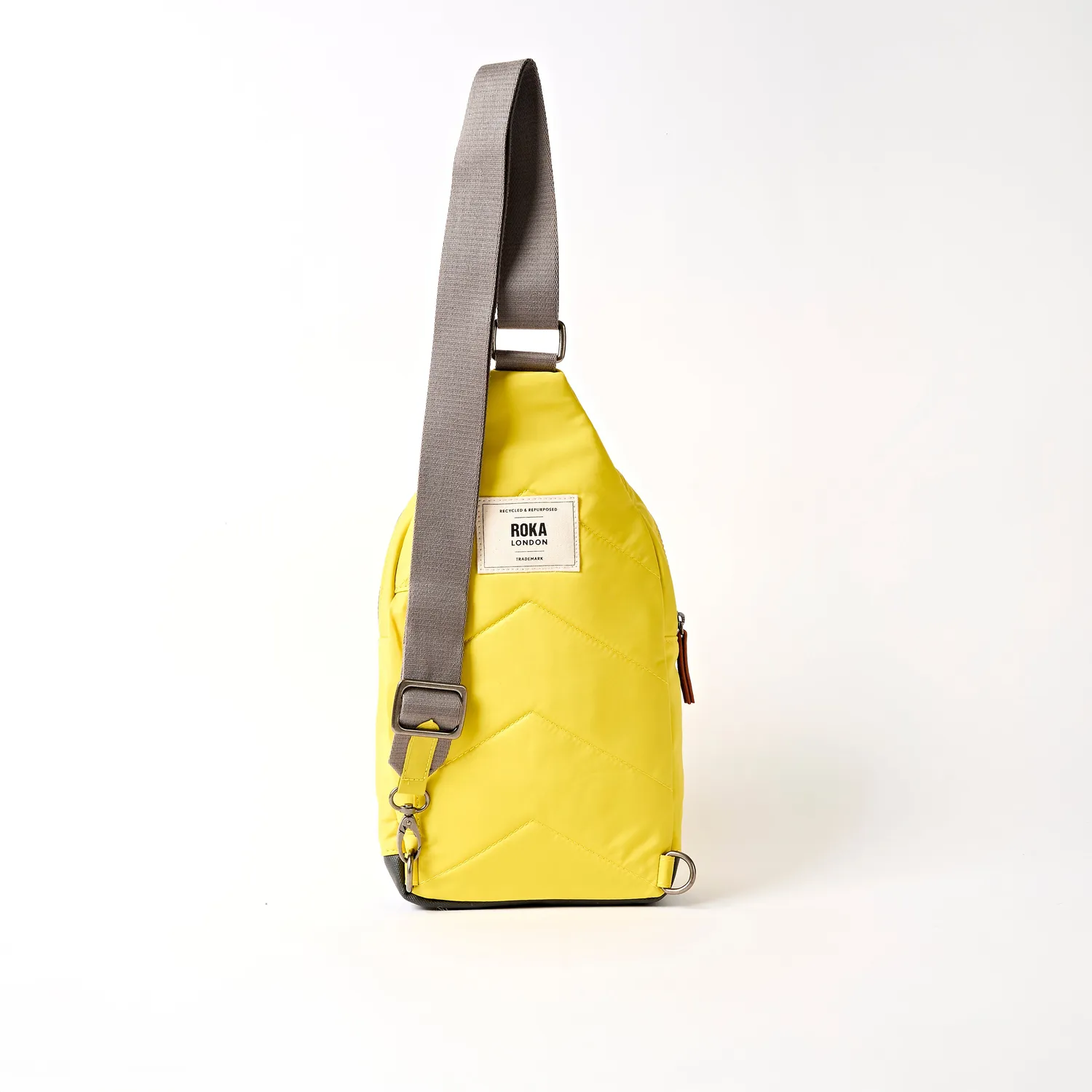 Roka London Willesden Large sling Passion Fruit 5 liter