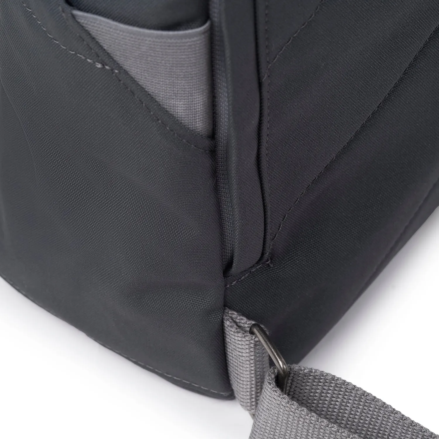 Roka London Finchley Small rygsæk Faded Black tablet-rum