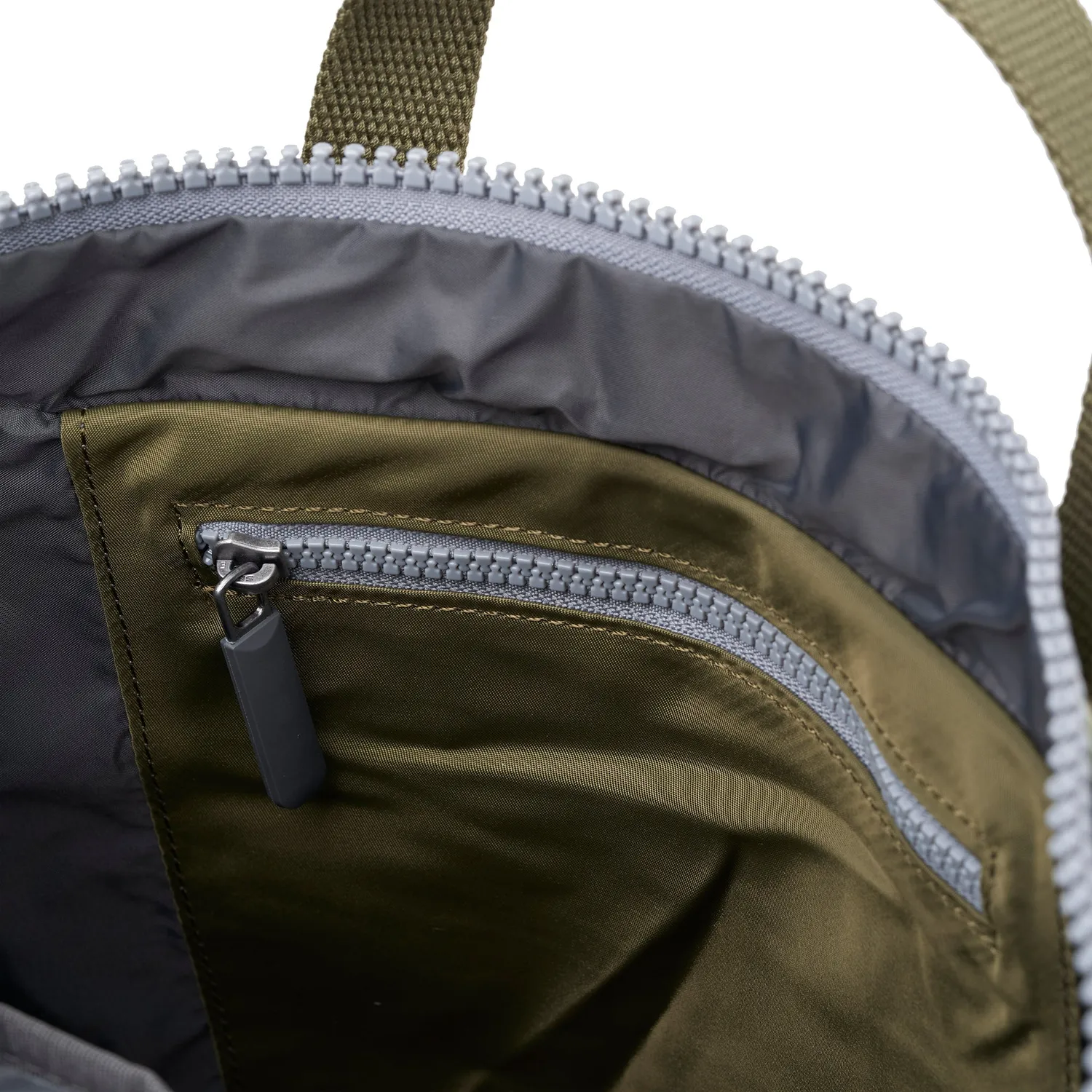 Roka London Canfield Roll Top rygsæk Military Medium 16,4 liter