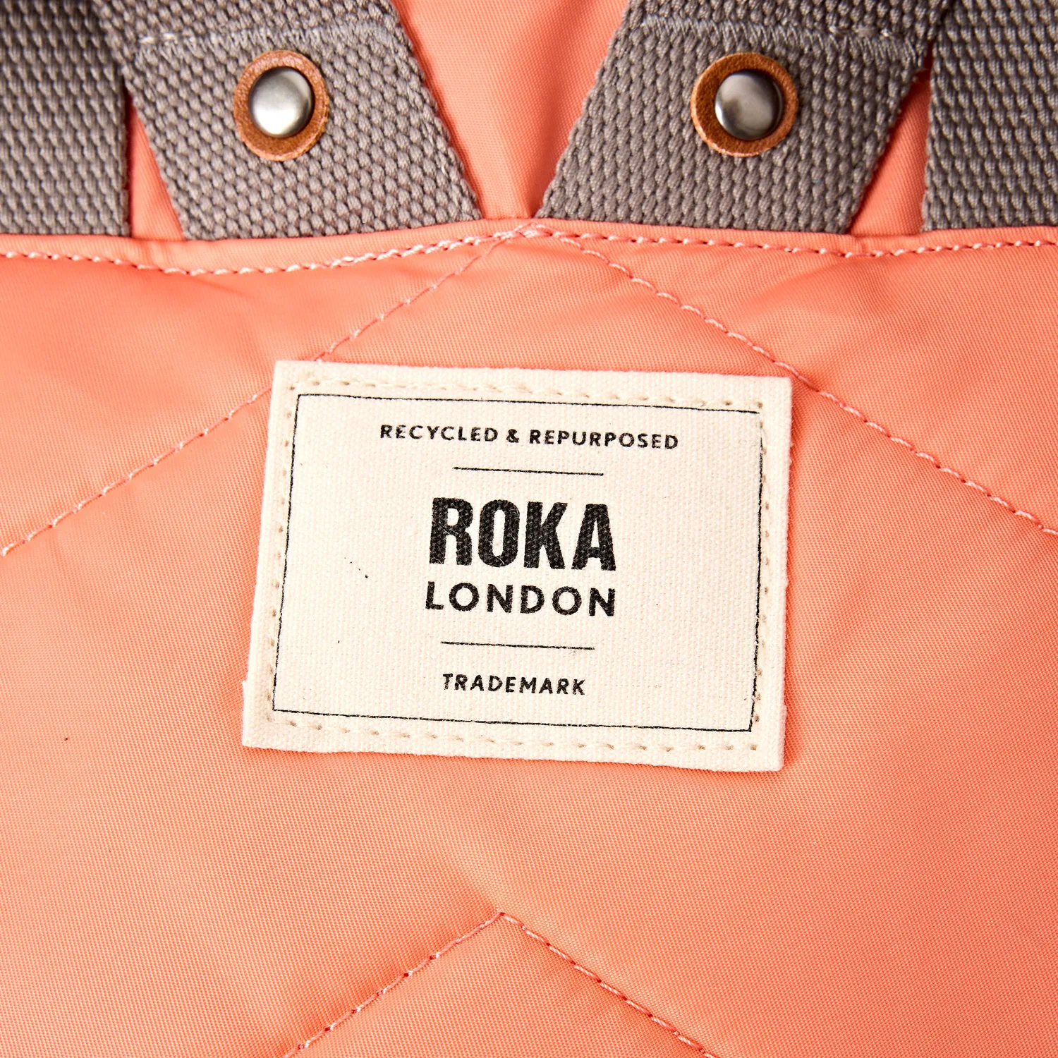 Roka London Canfield rygsæk Sugar Coral laptoprum