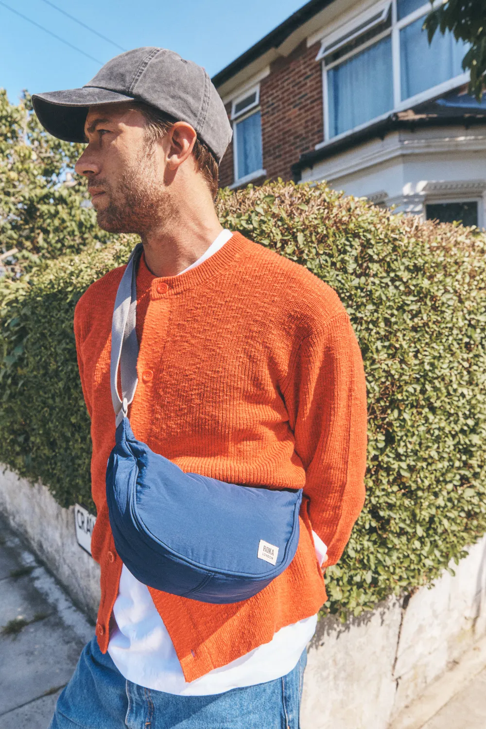 Roka London Farringdon skuldertaske Small mørkeblå 4,2 liter