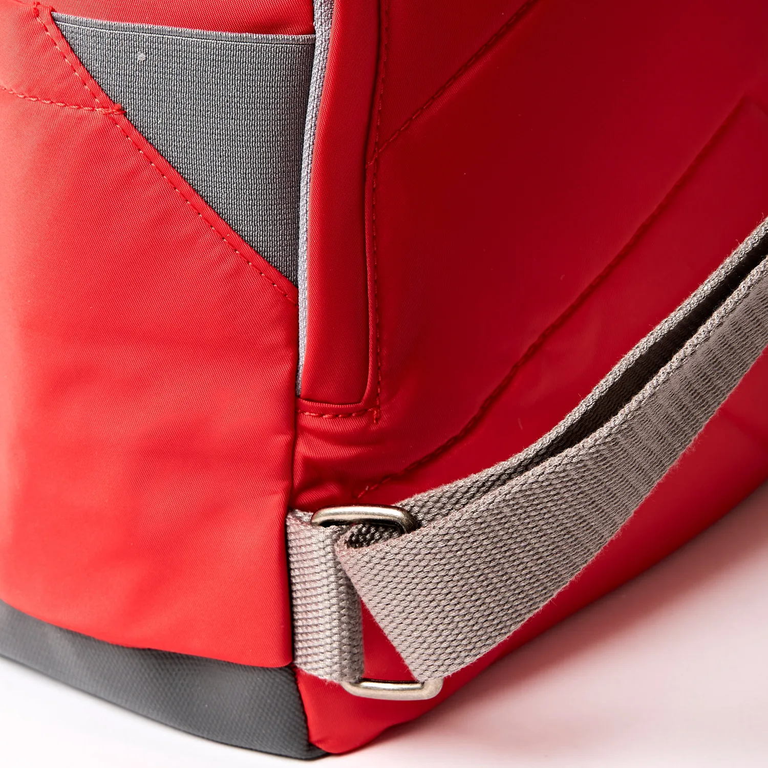 Roka London Canfield Roll Top rygsæk rød 16,4 liter