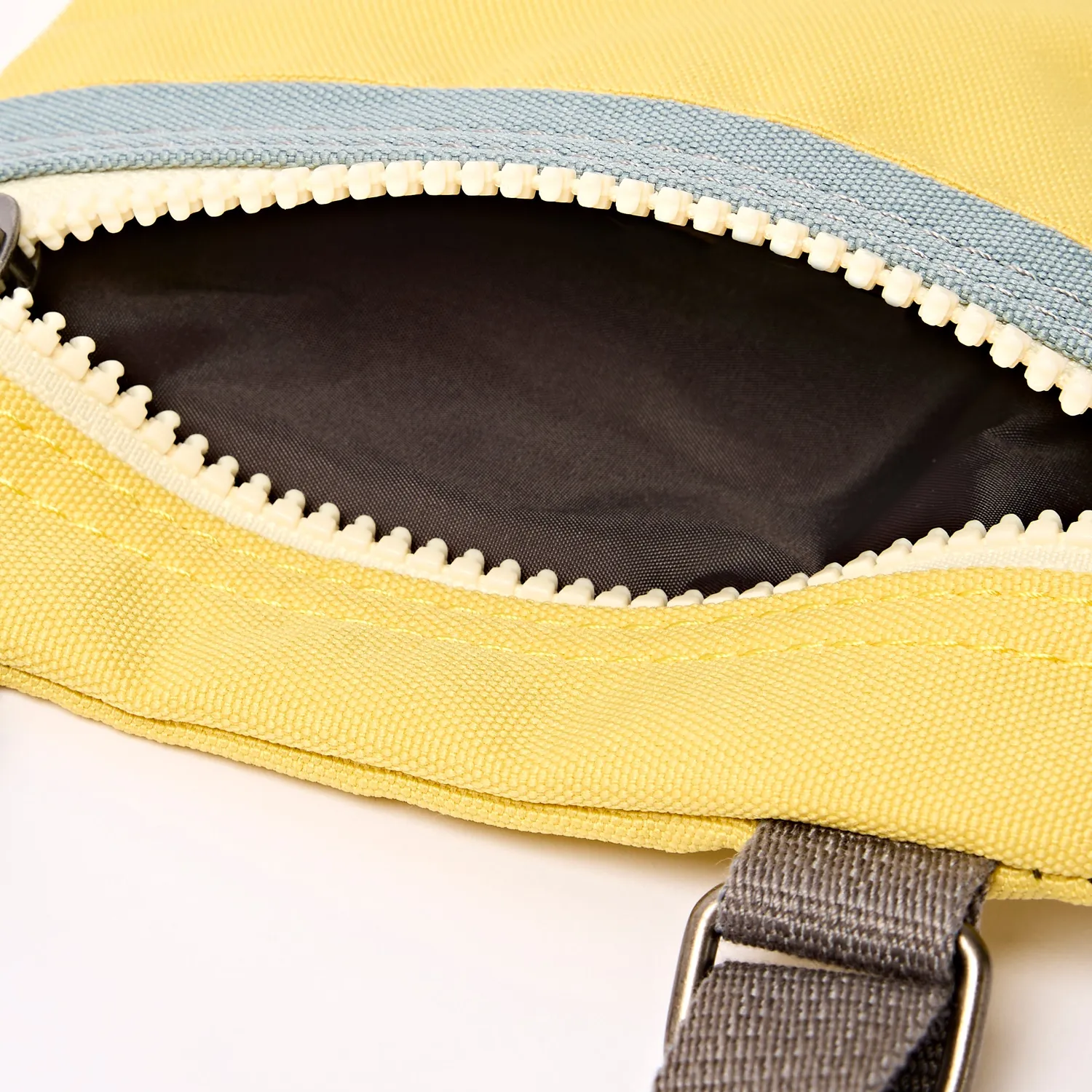 Roka London Chelsea crossbody taske XS lemonade stripe