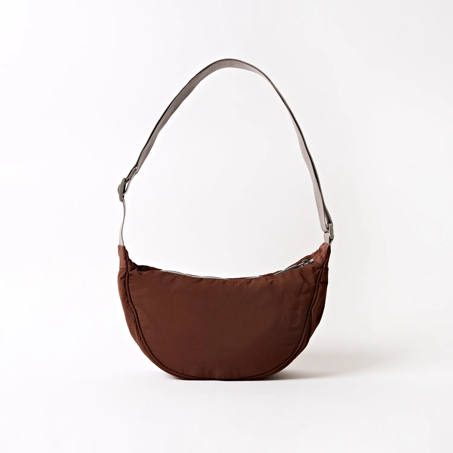 Roka London Farringdon Chocolate halvmåne taske Small 4,2L