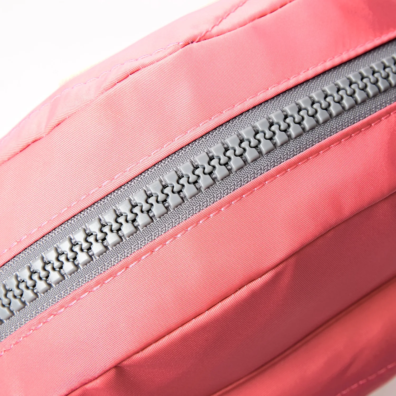 Roka Paddington rund skuldertaske Pink Lemonade Small