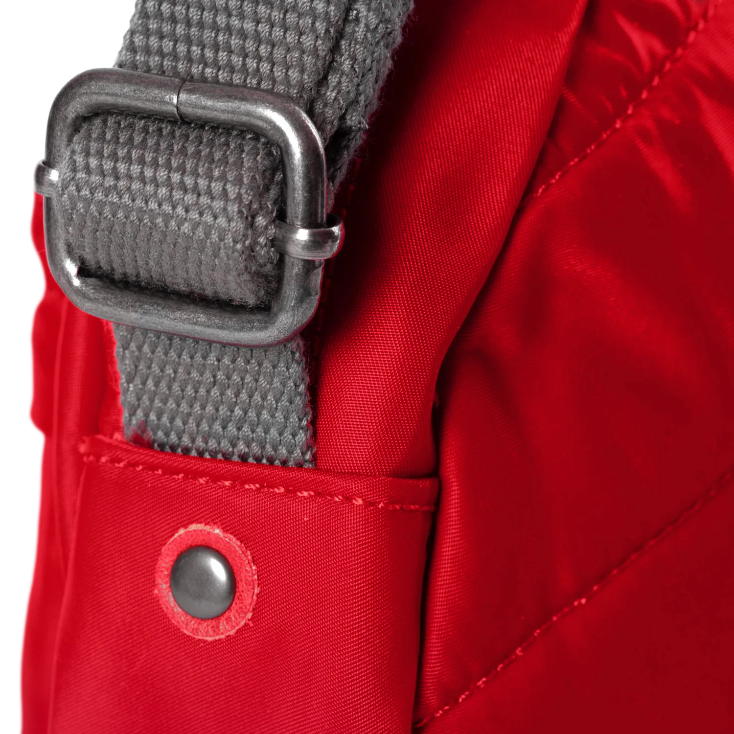 Roka Paddington Small crossbody 4,1 liter – Cranberry