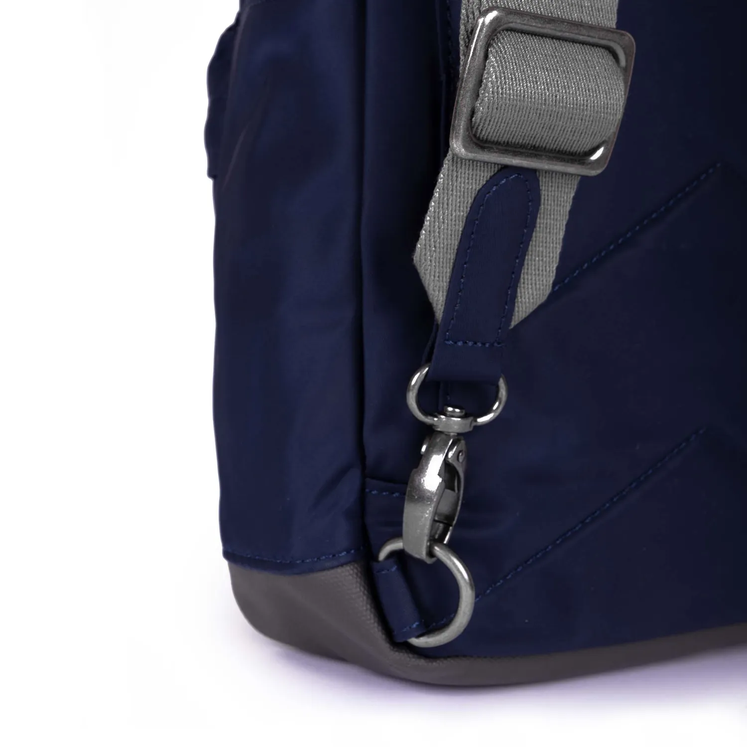 Roka London Willesden taske Midnight Large 5 liter