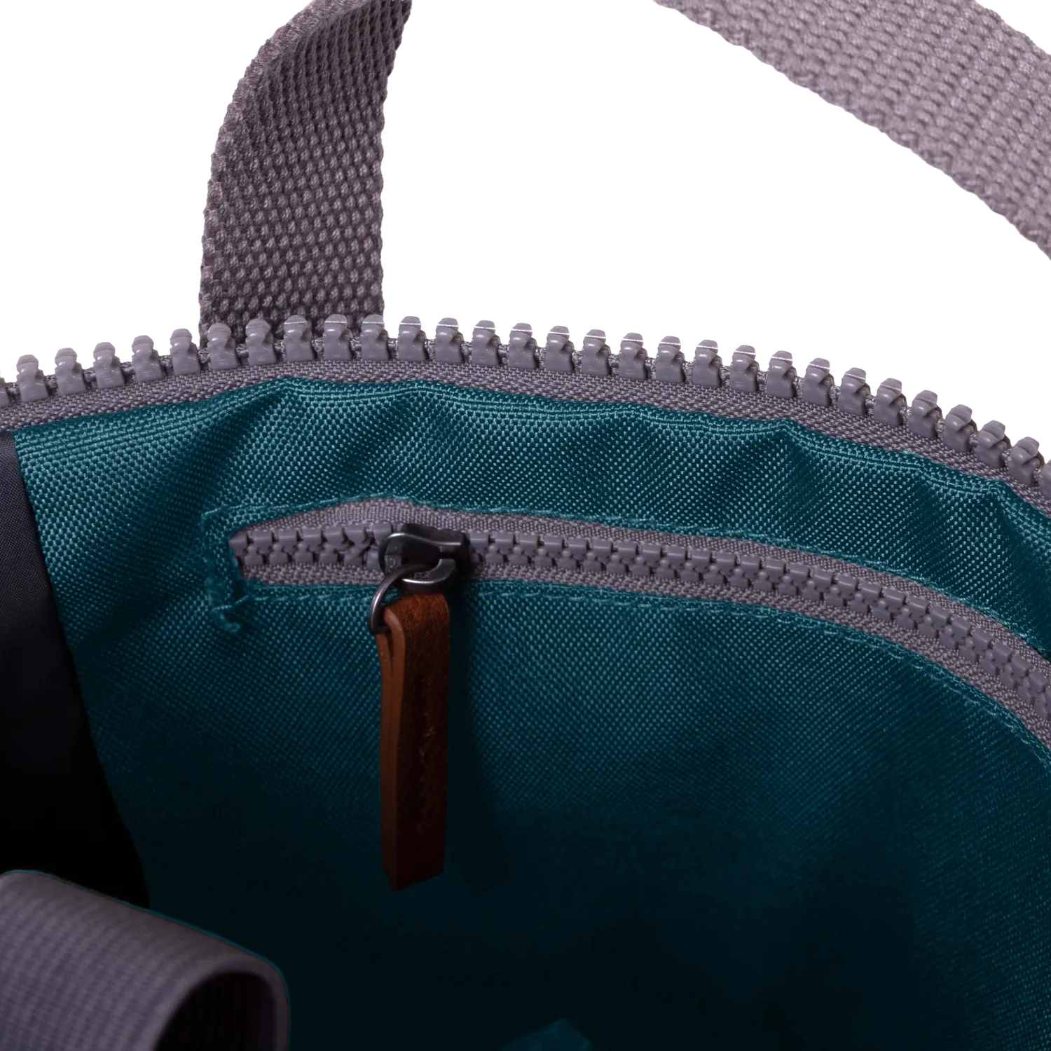 Roka London Finchley Teal rygsæk medium vandafvisende
