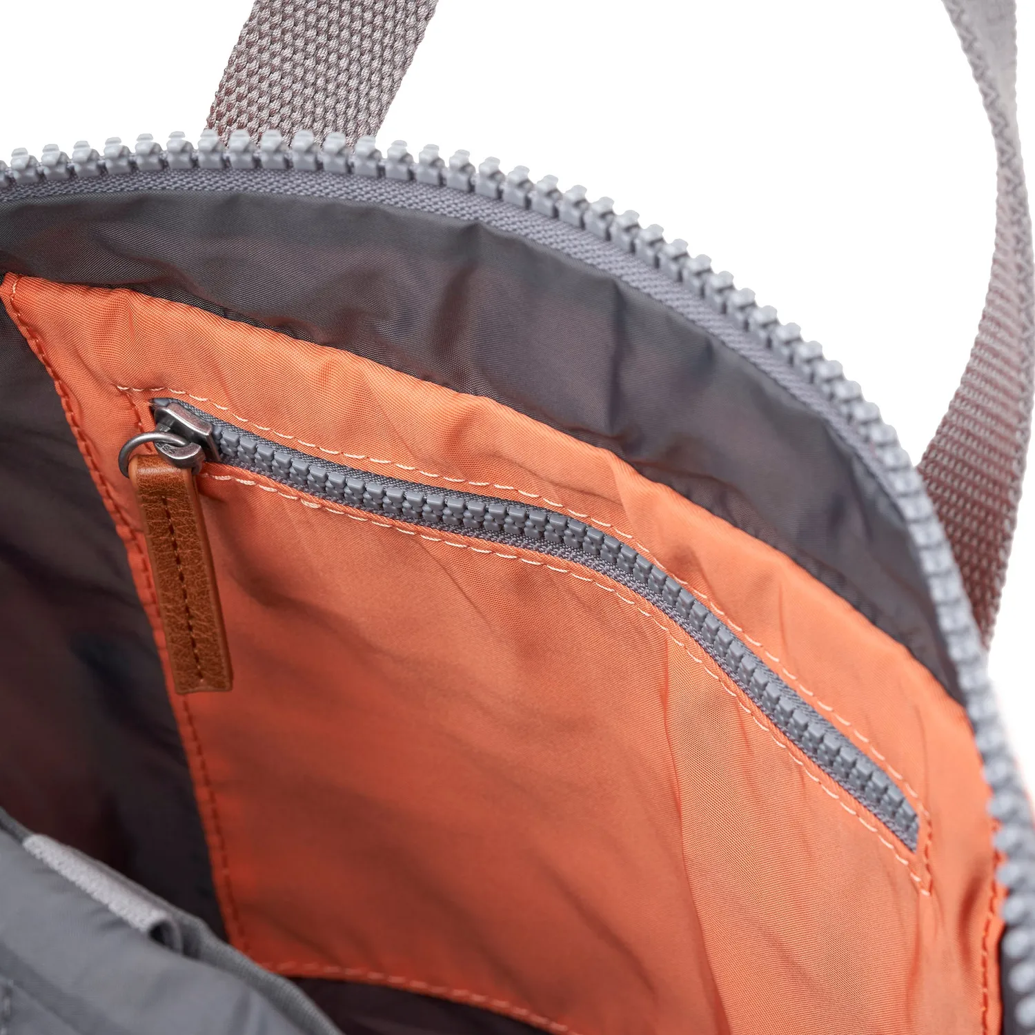 Roka London Canfield Roll Top rygsæk Small Firecracker