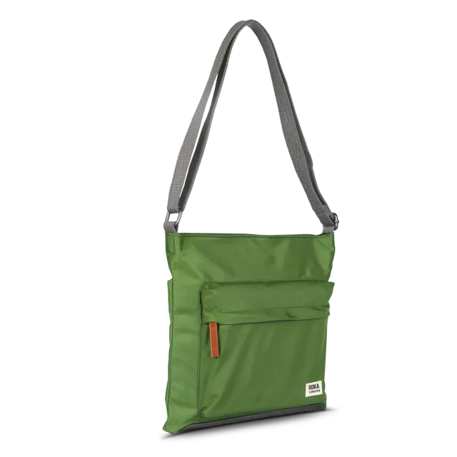 Roka London Kennington crossbody taske Avocado Medium struktureret