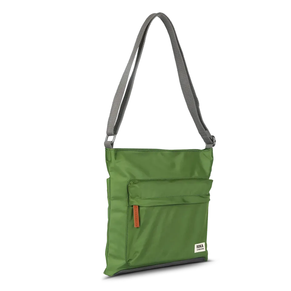 Roka London Kennington crossbody taske Avocado Medium struktureret