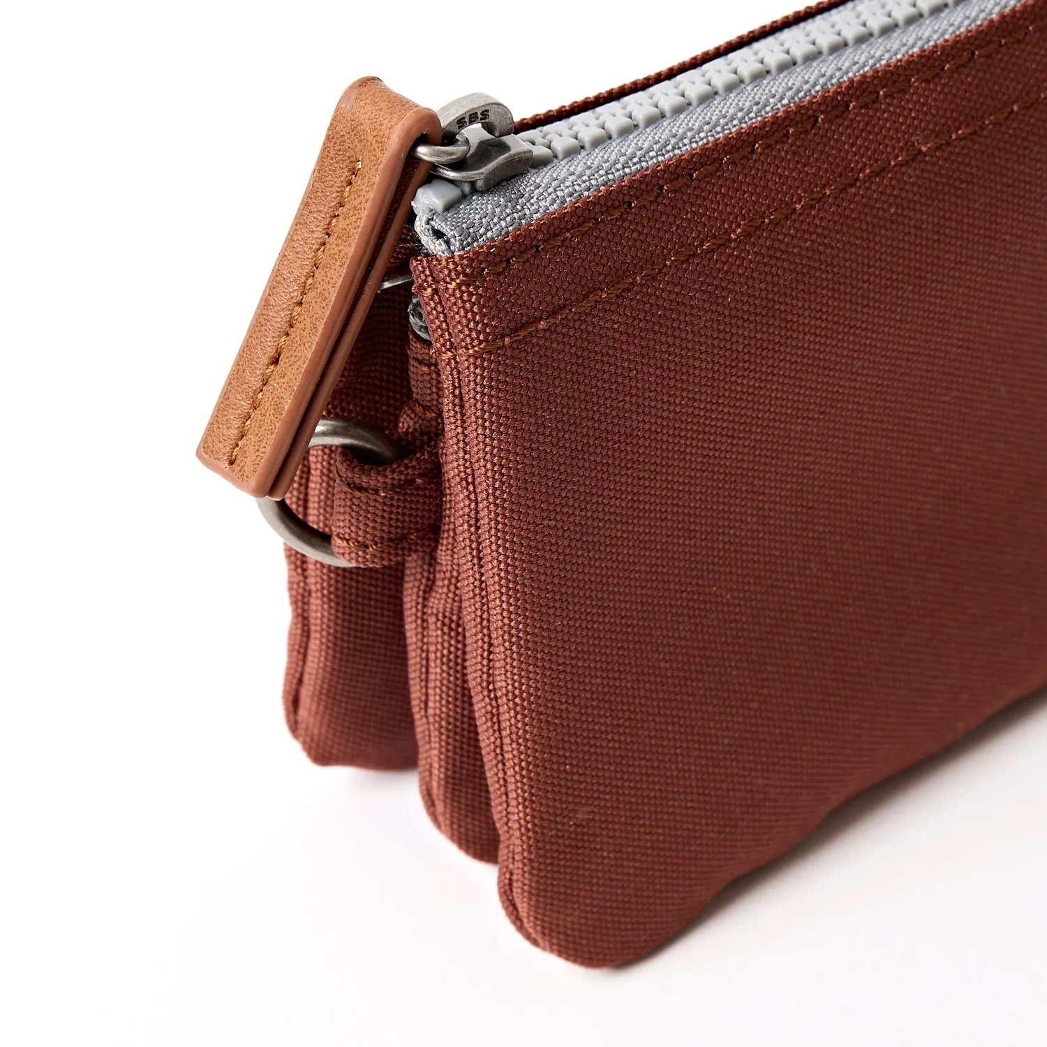 Roka London Carnaby pung S henna canvas
