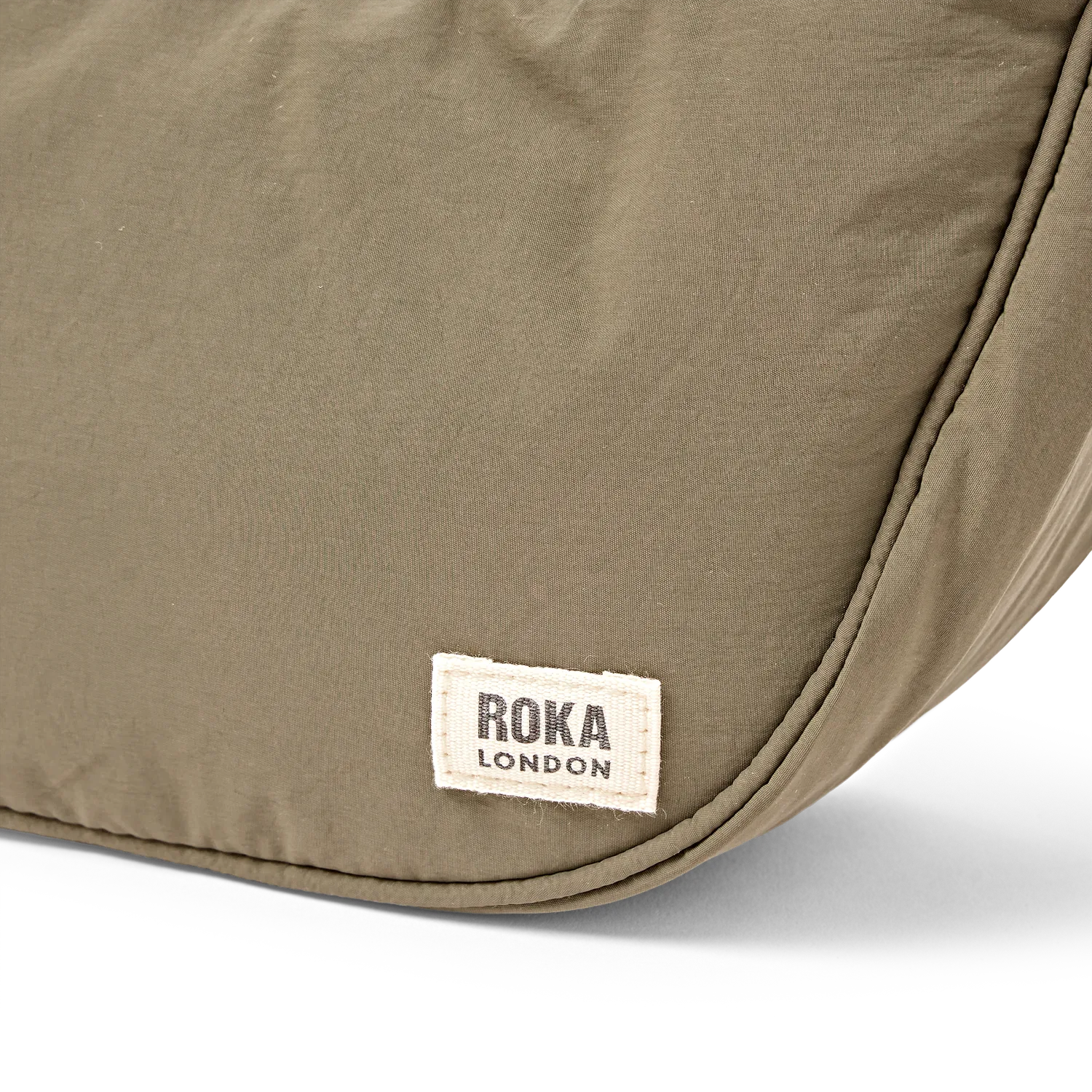Roka London Farringdon halvmåne taske basil small