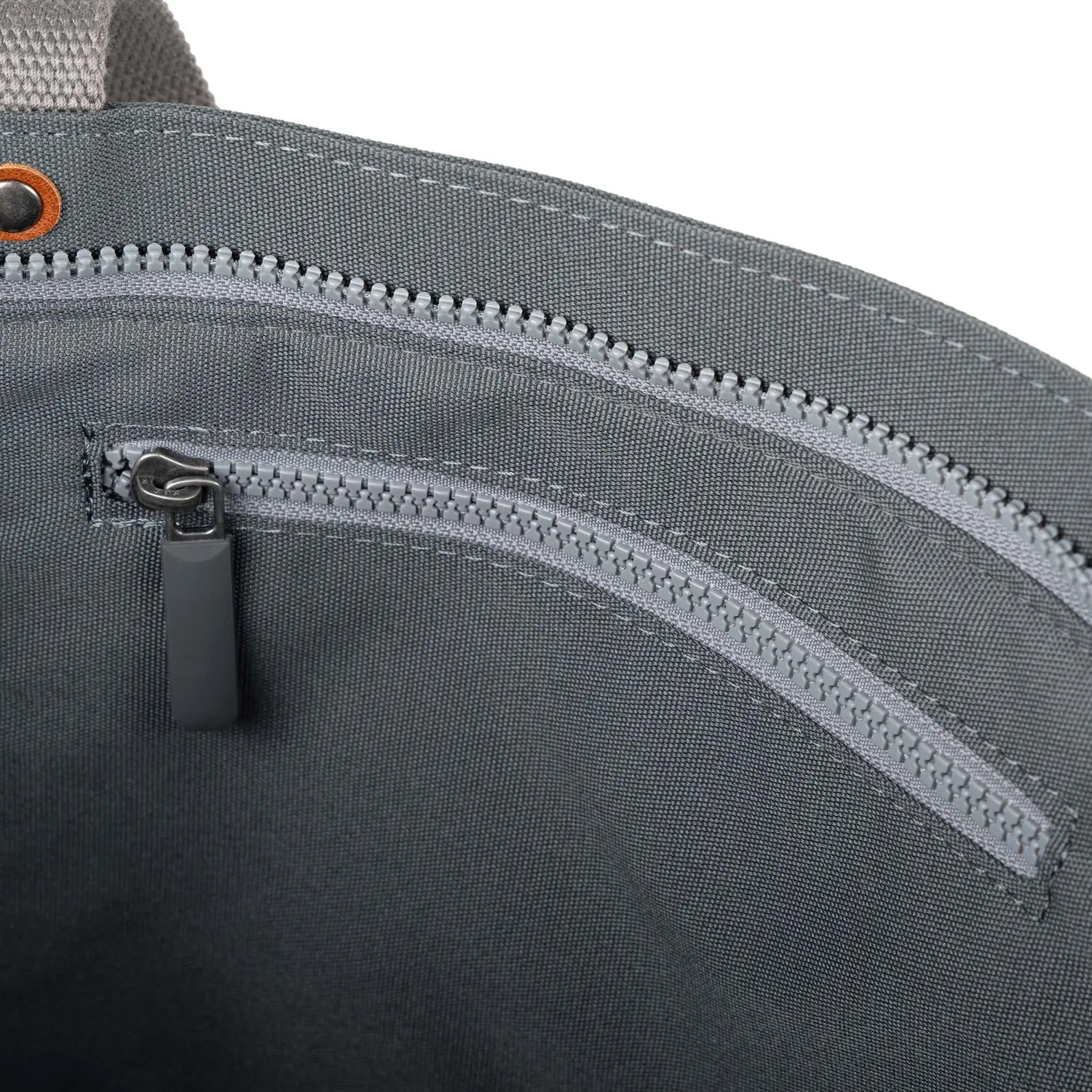 Roka London Trafalgar Smoke tote medium grå laptop