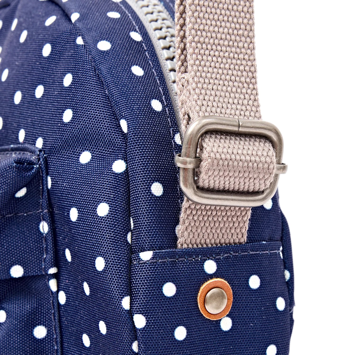 Roka London Paddington taske Small navy prikket rund