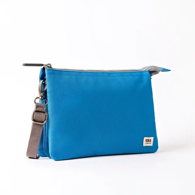 Roka London Carnaby crossbody XL malibu blue kort