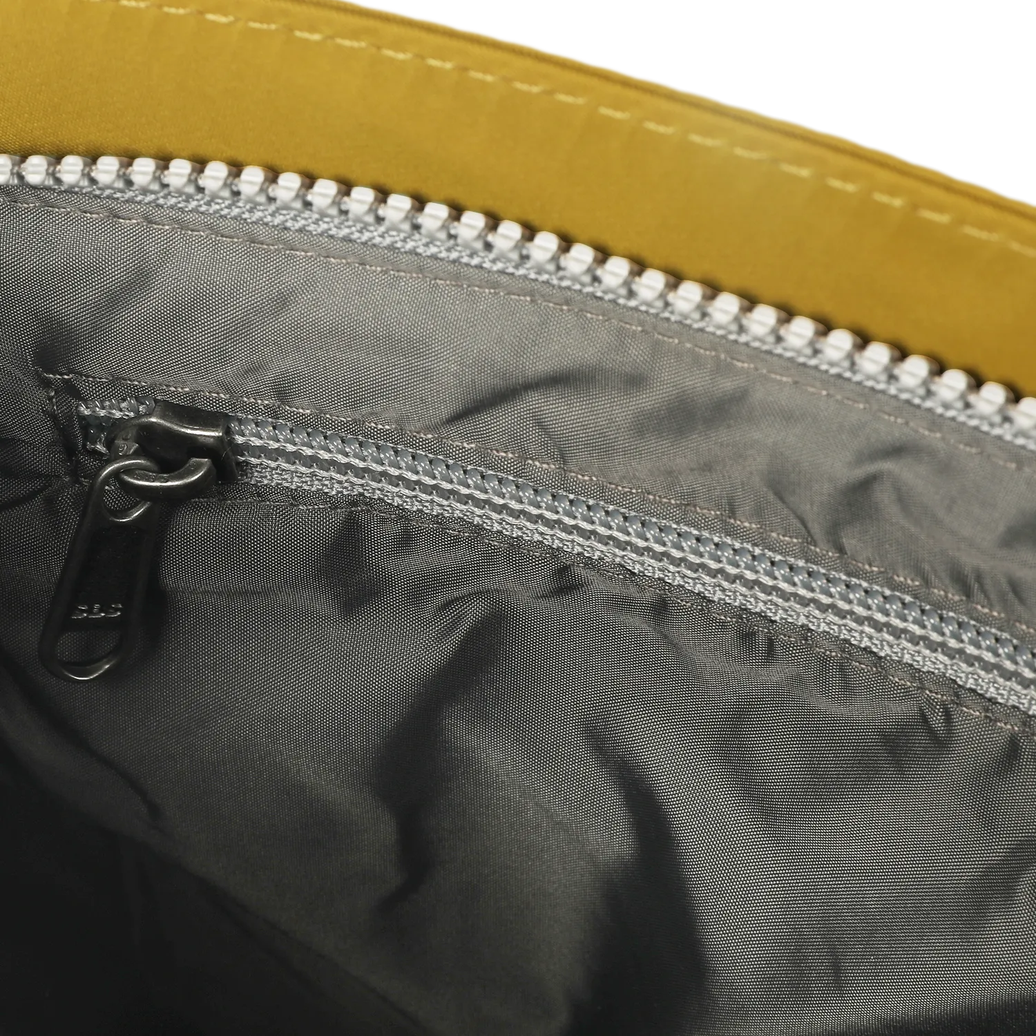 Roka London Kennington crossbody corn medium gul