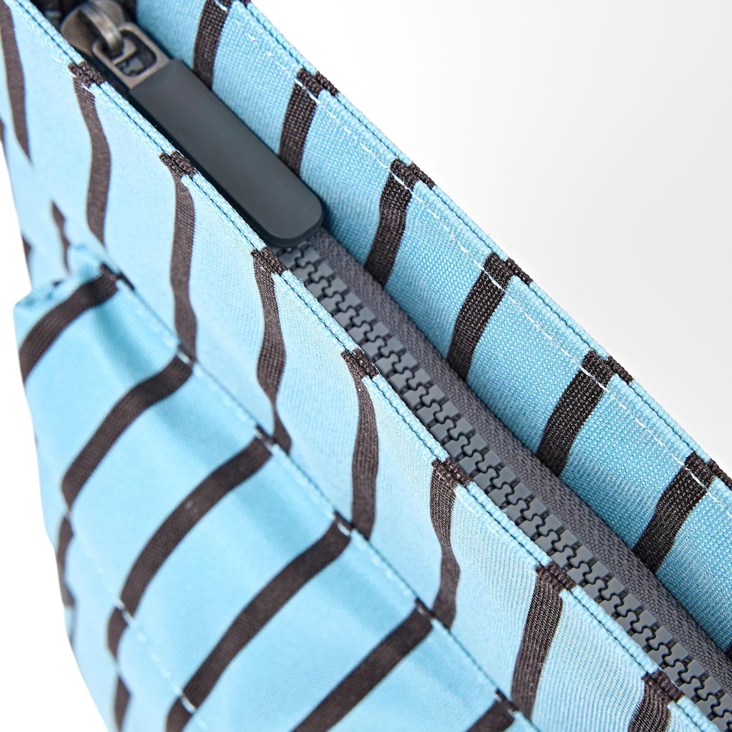 Roka London Kennington crossbody taske Blue Stripe Medium
