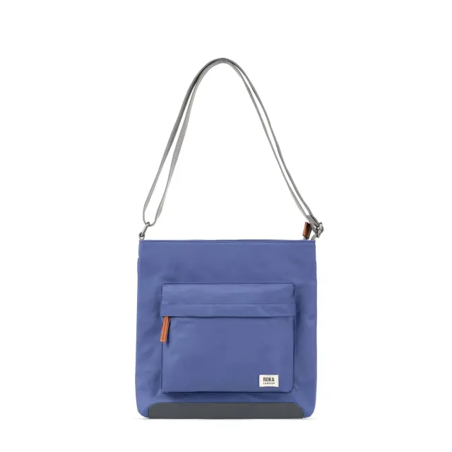Roka London Kennington crossbody taske indigo 2,7 liter medium