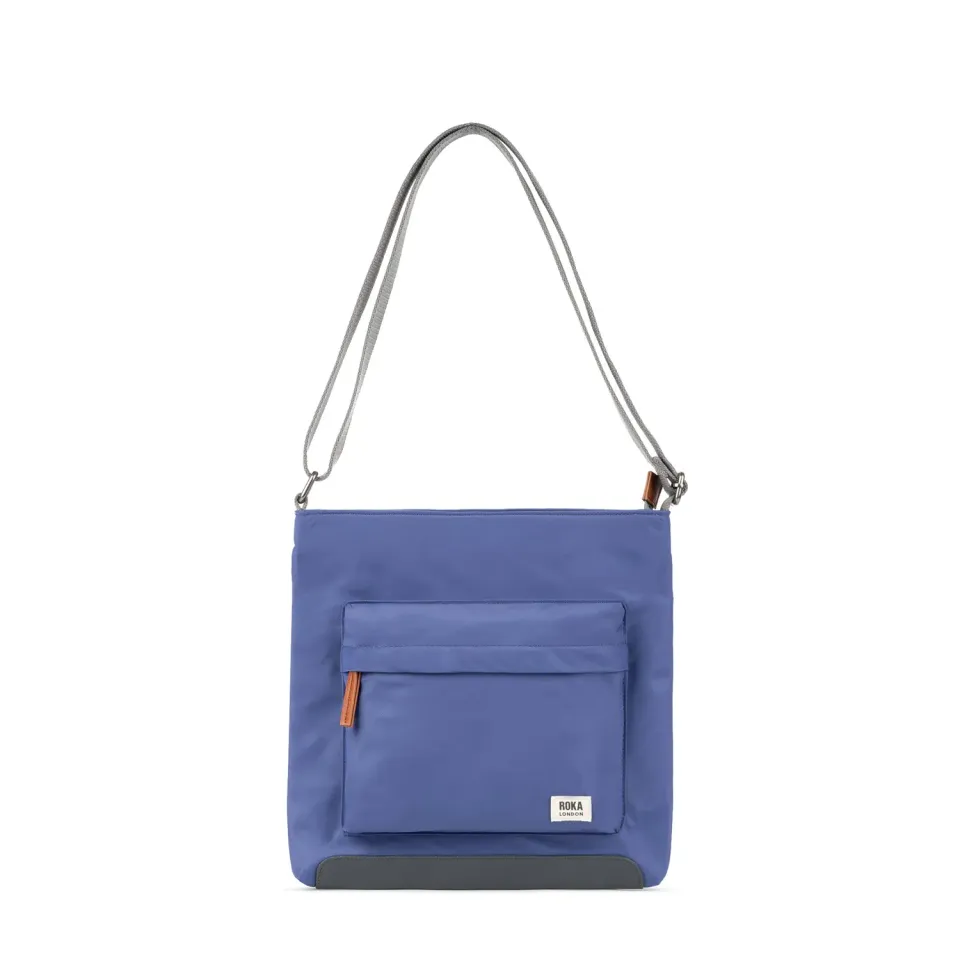 Roka London Kennington crossbody taske indigo 2,7 liter medium