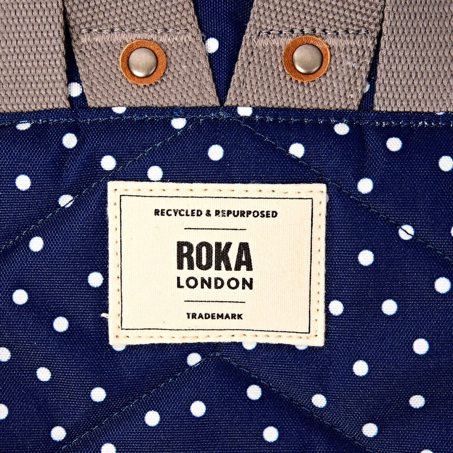 Roka London Bantry Navy Polka Dot rygsæk Small 7,4 liter