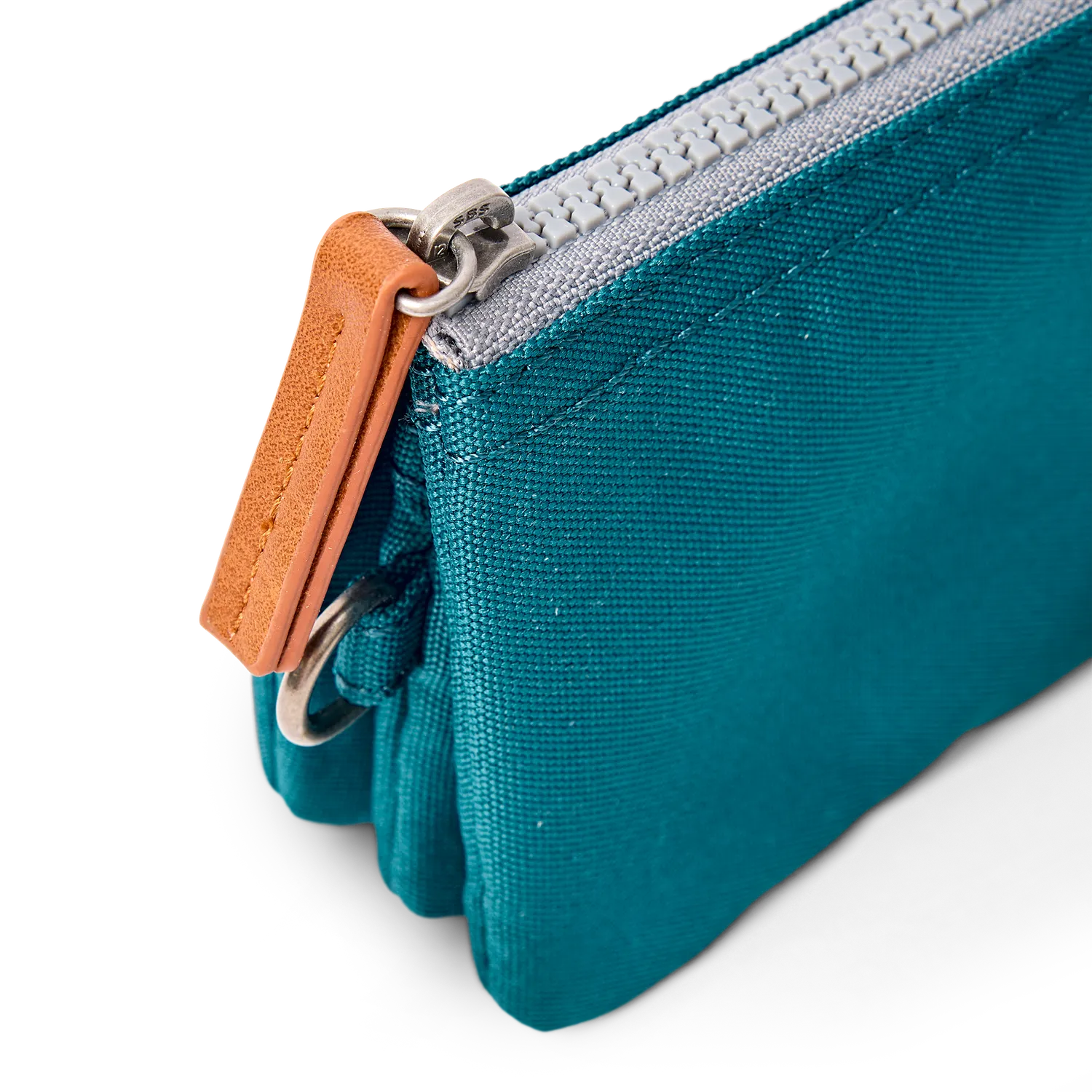 Roka London Carnaby pung Deep Teal Small vegansk
