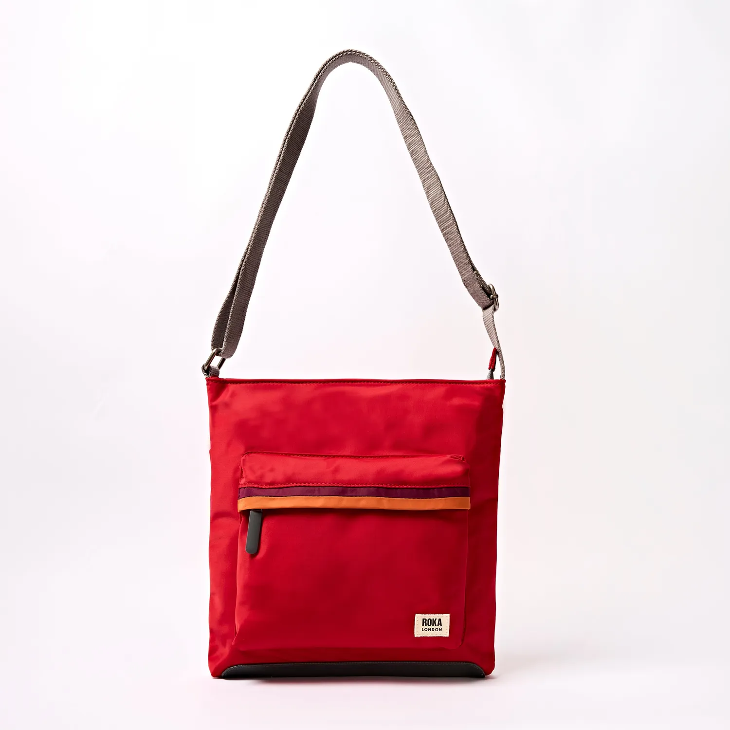 Roka London Kennington crossbodytaske Cranberry Stripe 2,7 liter