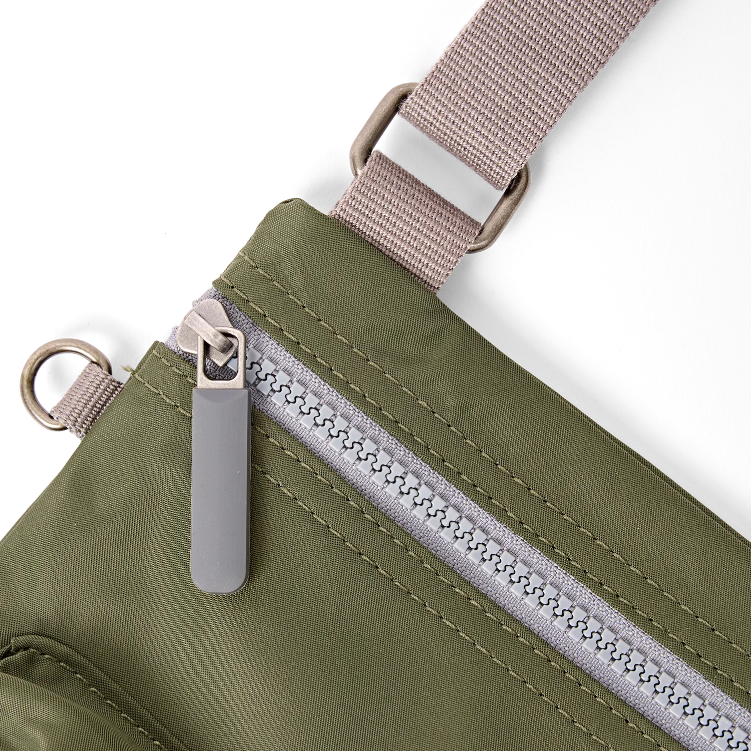 Roka London Chelsea taske Chive Medium crossbody